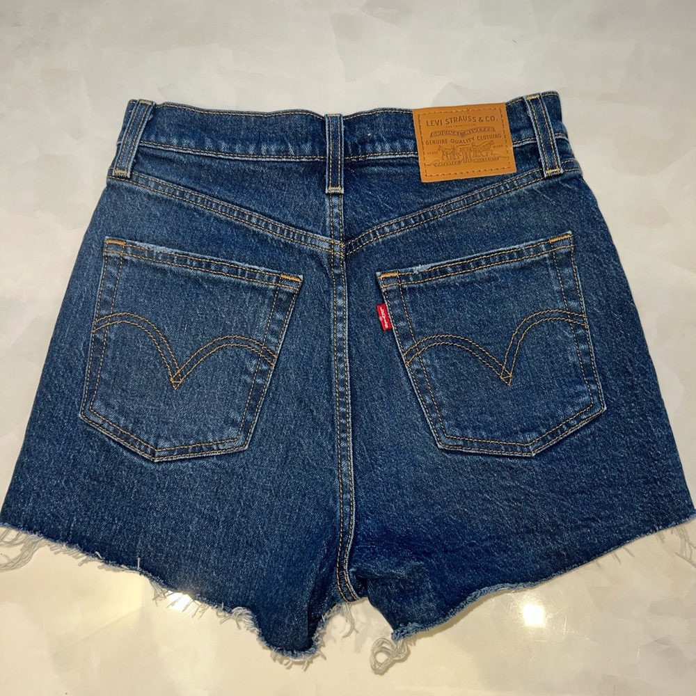 Levi high-rise short rib cage genuine classic size 26 fits like a 25.